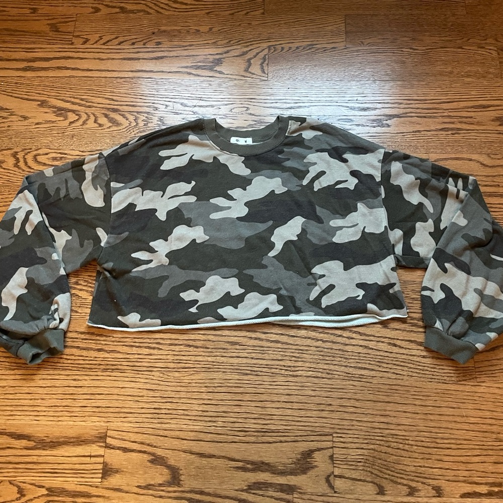 Garage cropped camo crewneck. Size s